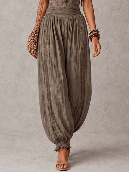 Coordinato boho tortora in pizzo – dettaglio del tessuto