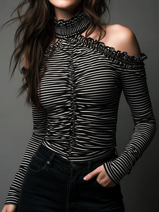 Top a righe a collo alto con spalle scoperte – dettaglio 2