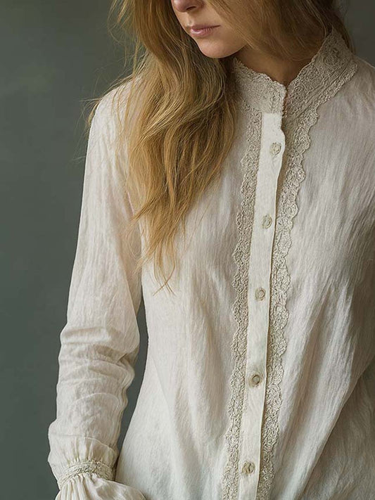 Blusa bianca in pizzo con polsini a volant – dettaglio 2