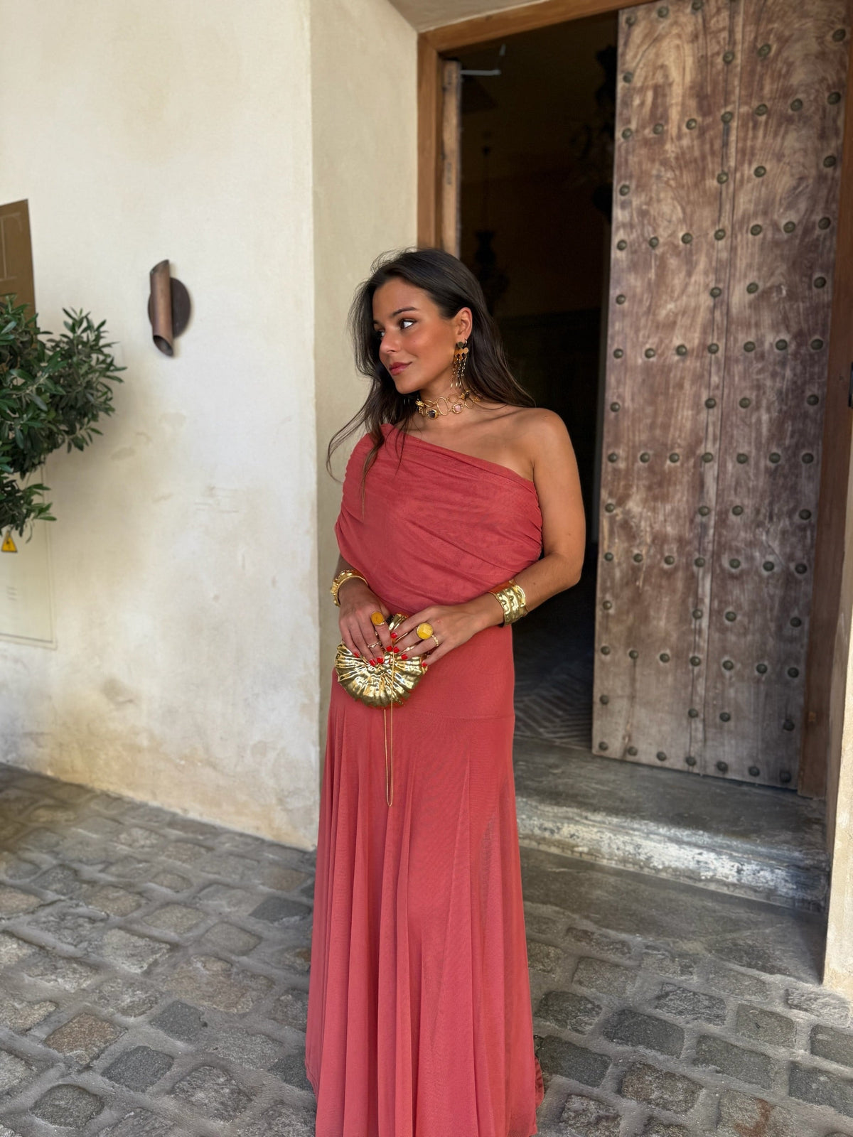 Abito lungo terracotta con scollo bardot – foto 5