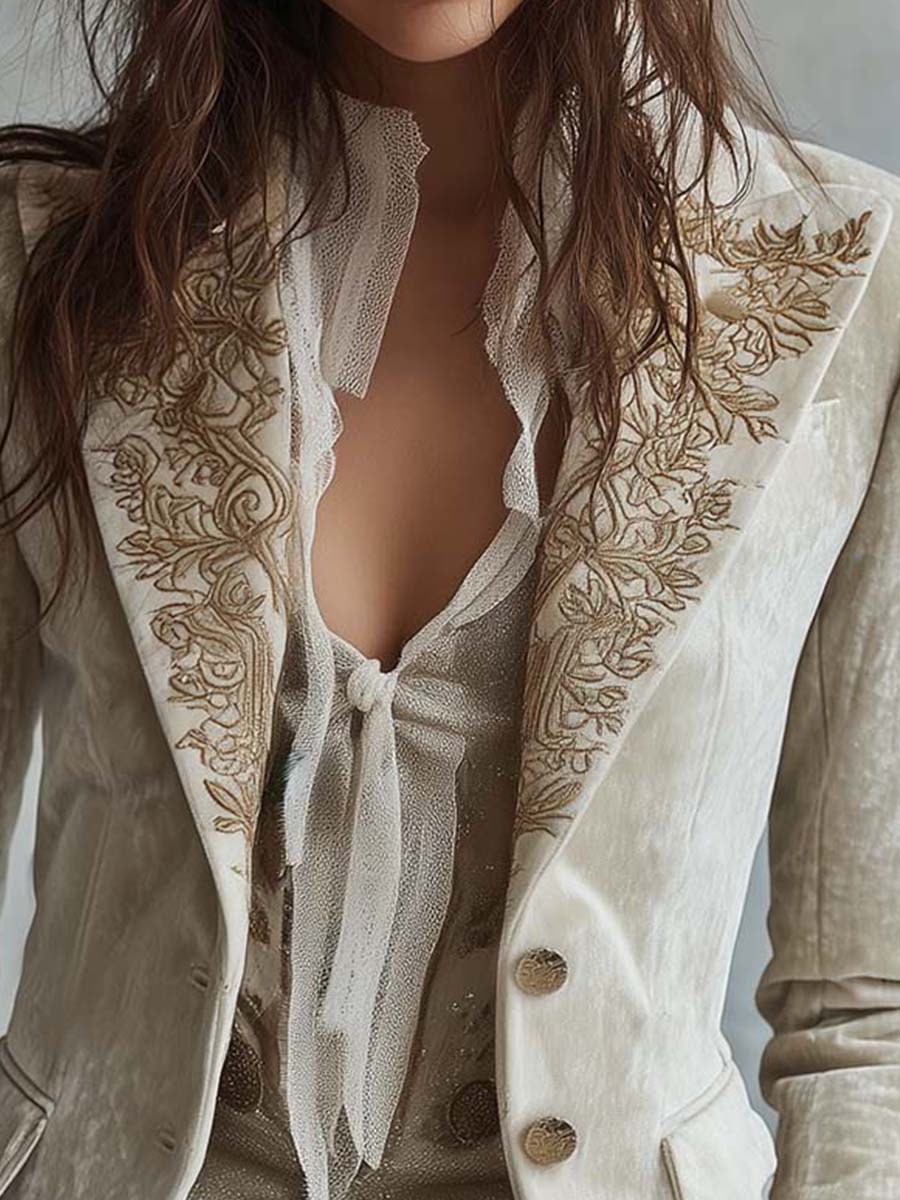 Blazer in velluto avorio ricamato – look completo