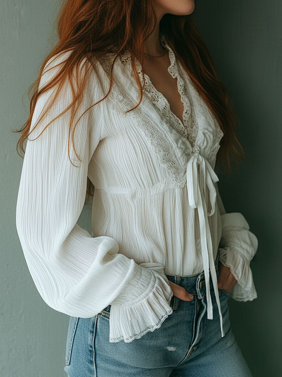 Blusa boho bianca con volant e pizzo – dettaglio 5