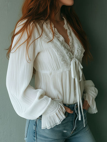 Blusa boho bianca con volant e pizzo – dettaglio 5