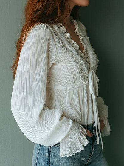 Blusa boho bianca con volant e pizzo – dettaglio 6