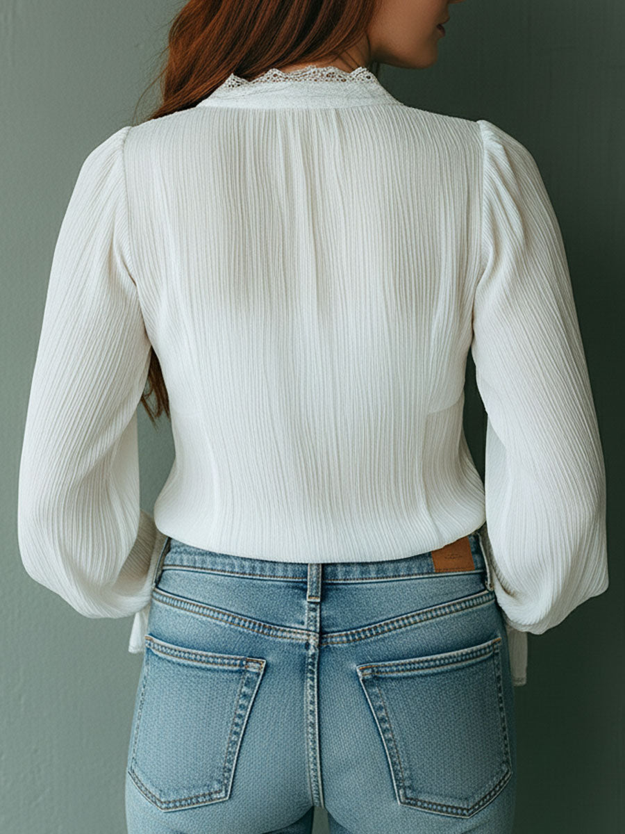Blusa boho bianca con volant e pizzo – dettaglio 7