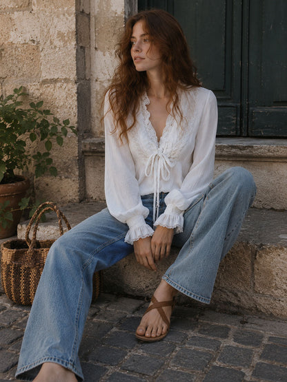 Blusa boho bianca con volant e pizzo – dettaglio 3
