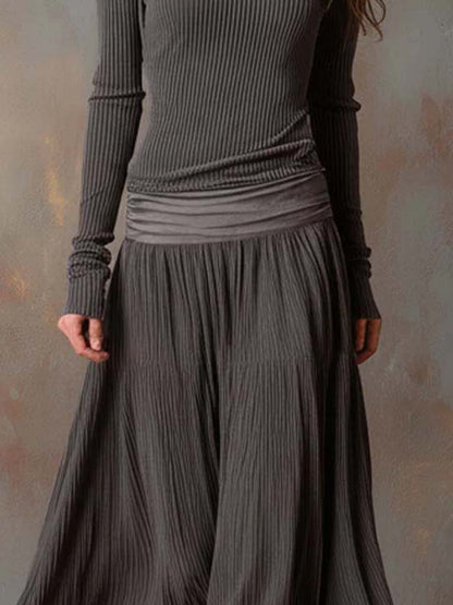 Vestito lungo in maglia a coste con gonna plissé – vista frontale