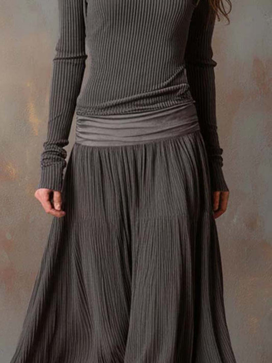 Vestito lungo in maglia a coste con gonna plissé – vista frontale
