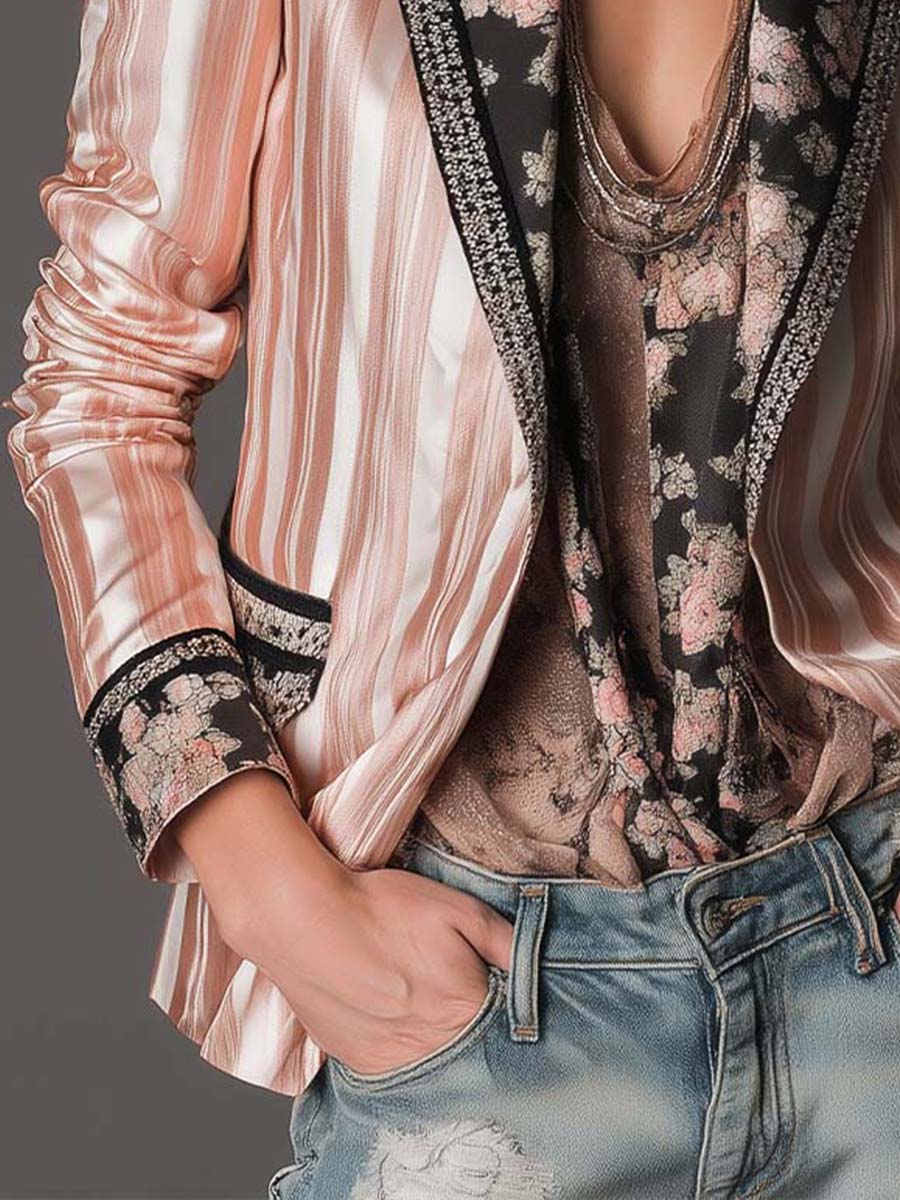Blazer rosa a righe in raso – look completo