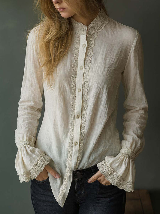 Blusa bianca in pizzo con polsini a volant – vista frontale