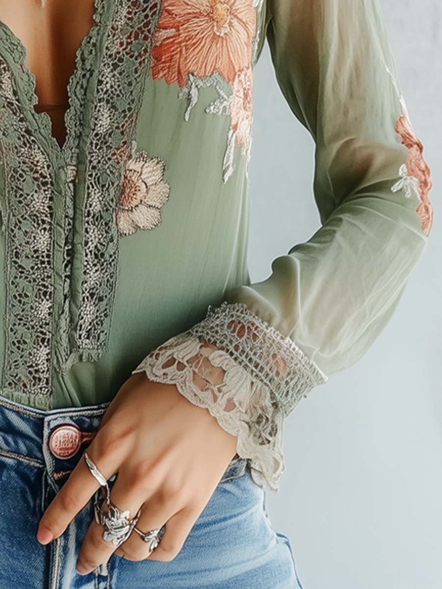 Camicetta boho floreale verde salvia in pizzo – vista frontale