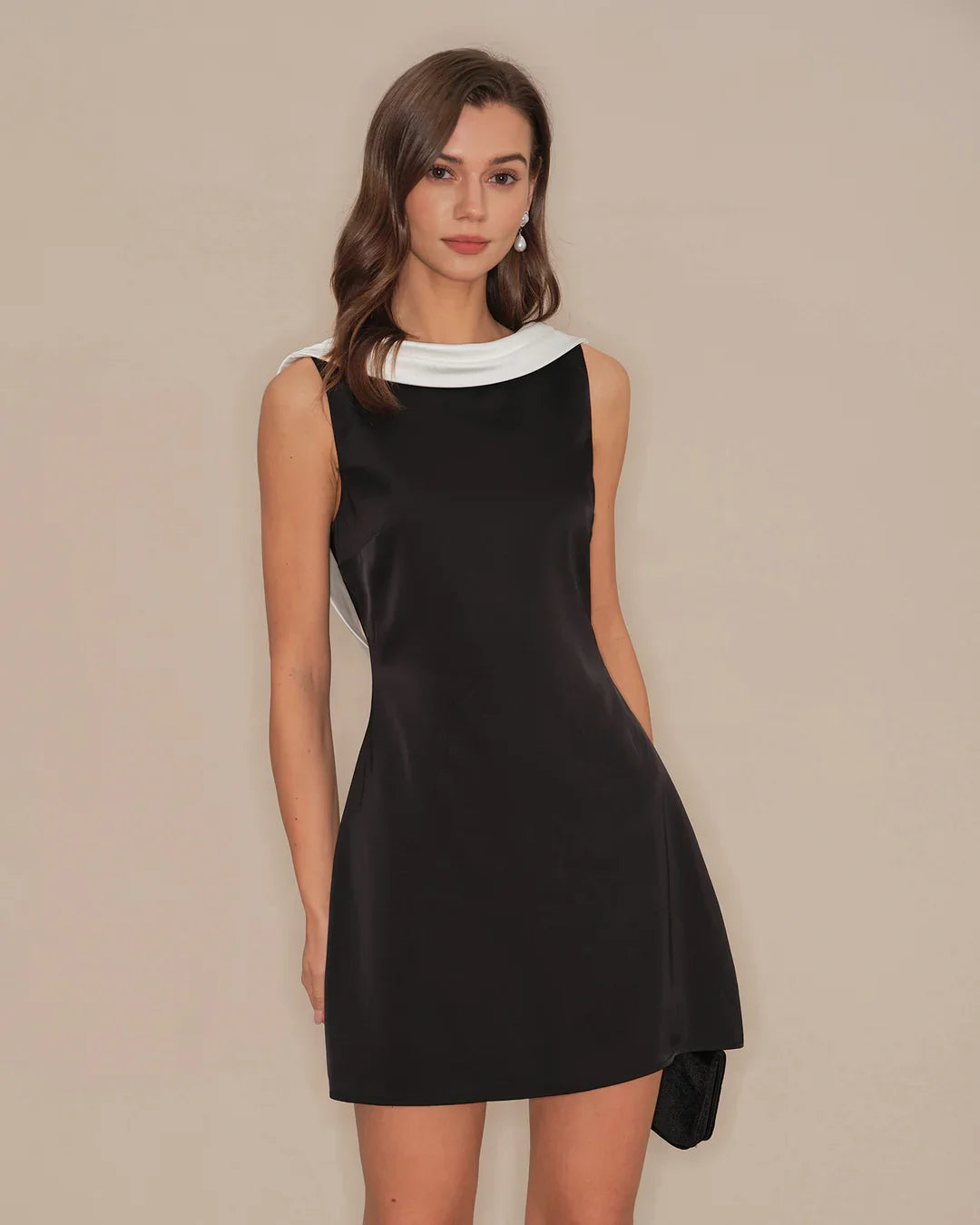 Mini abito Celine in raso nero e bianco – vista frontale